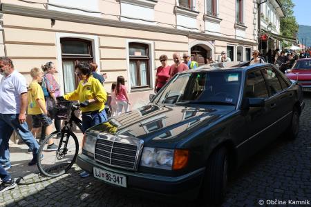 Mednarodna revija starodobnikov v Kamnik privabila ljubitelje klasičnih vozil (29)